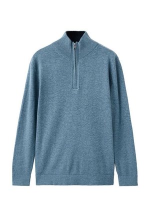 Pull-over bleu clair avec col à fermeture éclair partielle, poignets et ourlet côtelés, en matériau doux, présentant une texture lisse.