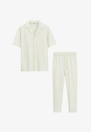 Chemise à manches courtes à boutons et pantalon à taille élastique avec cordon de serrage en tissu côtelé crème clair.