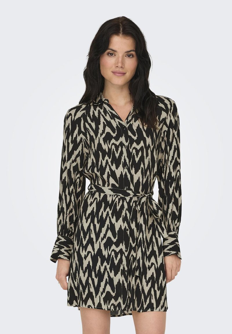 Μαύρο και μπεζ φορεμα με σχέδιο, με γιακά, μακριά μανίκια και κορδόνι στη μέση. Ελαφρύ υλικό με αφηρημένο σχέδιο ζιγκ-ζαγκ.