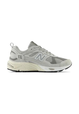878 - Baskets basses - light grey