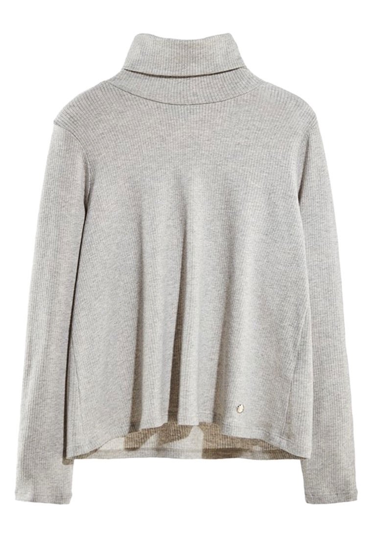 Grauer gerippter Rollkragenpullover mit langen Ärmeln, lässiger Passform und abgerundetem Saum. Merkmale ein kleines Logo-Highlight an der unteren Naht.