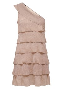 Beige klänning med en axel, flera horisontella volanger och en ribbad textur.