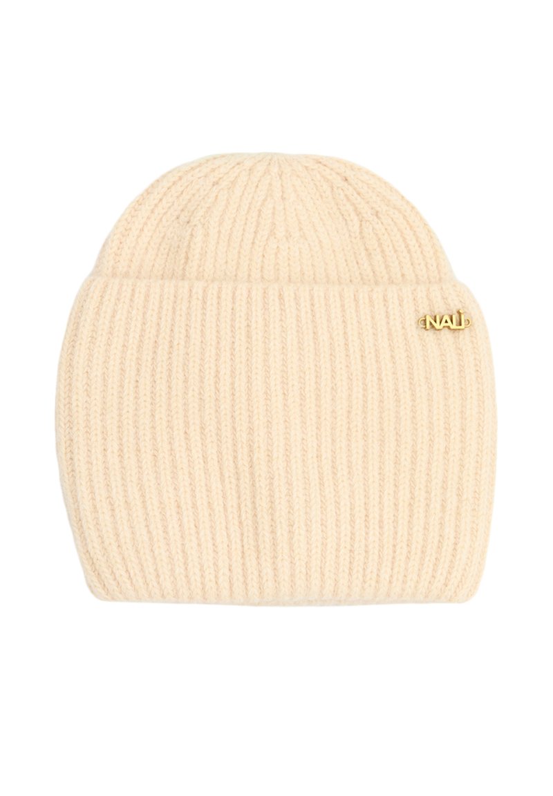 Berretto a maglia di un morbido colore crema, caratterizzato da una textura a coste e un piccolo logo dorato. Forma arrotondata con una vestibilità aderente.