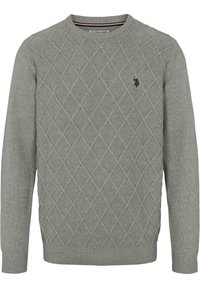 Pull tricoté gris clair avec un motif en losange, col rond et poignets côtelés. Petit logo sur la poitrine.