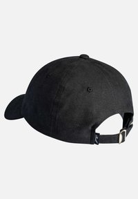 Schwarze Baumwoll-Baseballkappe mit gebogenem Schirm, verstellbarem Riemen hinten und dezenten Stickdetails. Keine sichtbaren Logos.