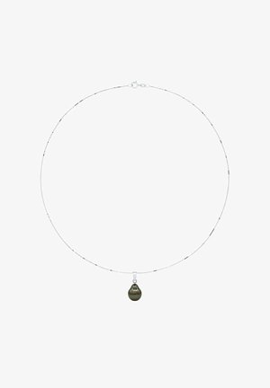 Collier délicat en chaîne d'argent avec un pendentif unique en perle ronde sombre centré sous le fermoir, présenté sur un fond blanc.