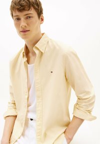 Tommy Hilfiger FLEX SHIRT - Camicia - citronella