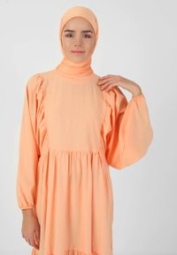 Modanisa REFKA - Maxikjoler - orange