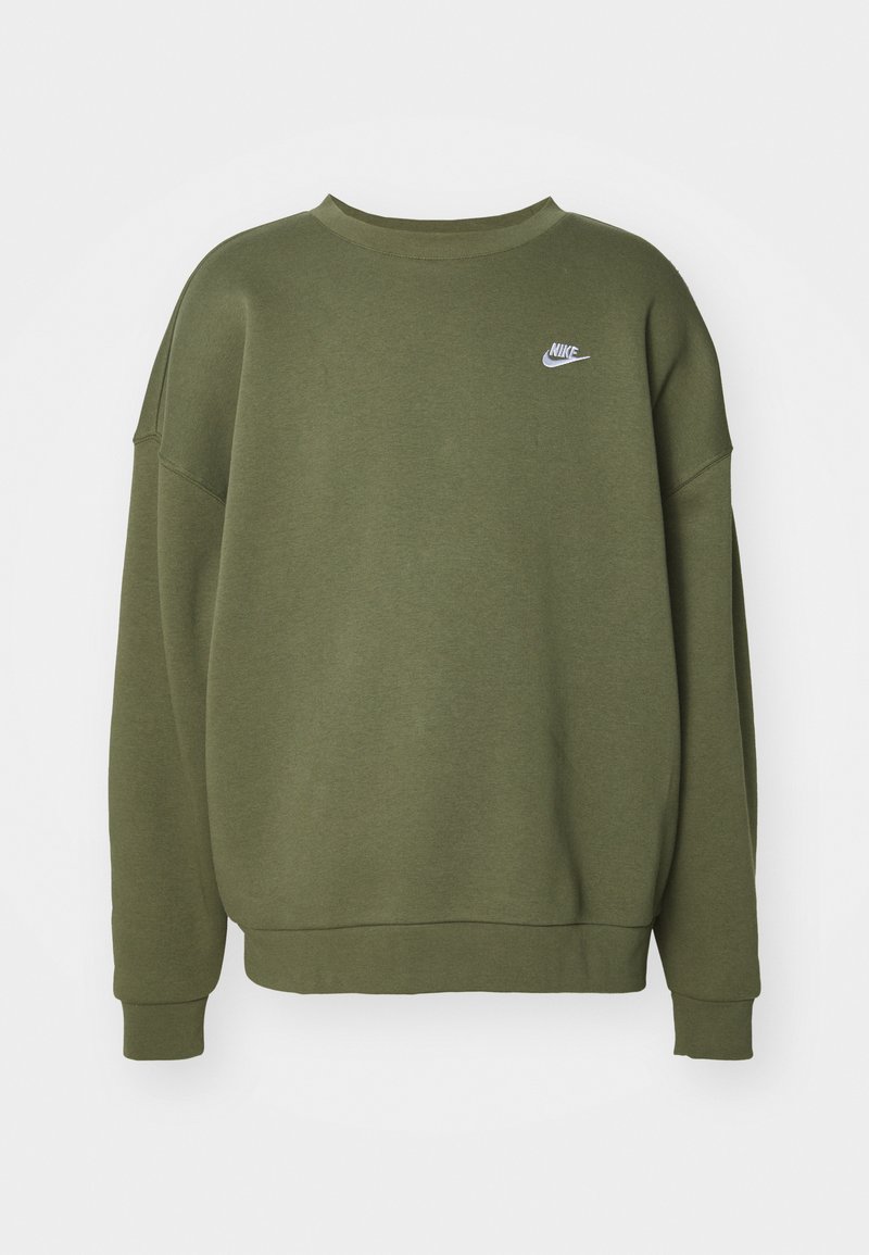 Felpa verde oliva realizzata in tessuto morbido, con collo rotondo, vestibilità oversize e piccolo logo Nike bianco sul lato sinistro del petto.