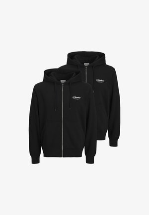 Mustat vetoketjuhupparit, jotka on valmistettu puuvillasekoitteesta. Niissä on etutasku, nyörillinen huppu ja "JJ Studios" -logo vasemmassa rinnassa.