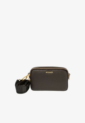 Borsa a tracolla in pelle nera con hardware dorato, dotata di chiusura con zip e di una tracolla regolabile con logo. Finitura testurizzata e forma rettangolare.