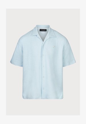 Jasnoniebieska koszula z krótkim rękawem o teksturowanej tkaninie, z zapięciem na guziki i małym haftowanym logo na lewej piersi.