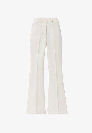 Pantaloni albi evazați, cu talie înaltă, buzunare frontale și bucle pentru curea, expuși pe fundal alb.