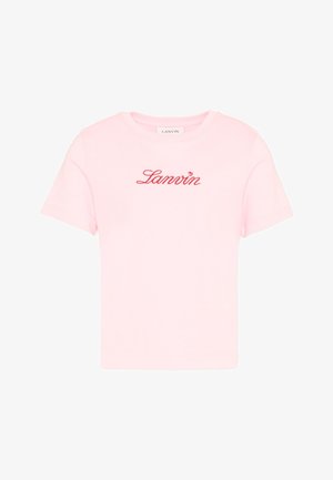 Hele roosa lühikeste varrukatega T-särk punase "Lanvin" kirjaga, mis on rinnale tikitud, ringja kaelusega.