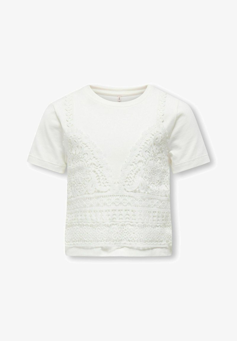 Hvid kortærmet t-shirt med detaljeret blondeudsmykning over brystområdet, i en afslappet pasform og blødt bomuldsmateriale.