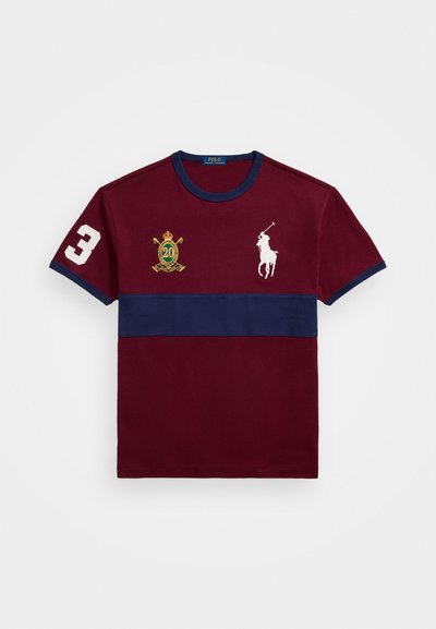 Polo Ralph Lauren CUSTOM SLIM FIT 20TH ANNIVERSARY T-SHIRT - Potiskana majica - classic wine/newport navy