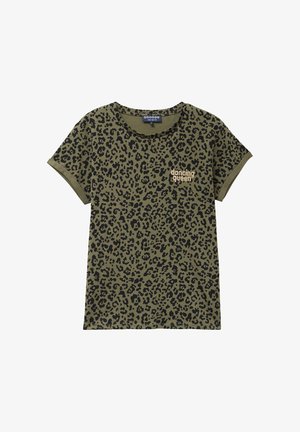 Olijfgroene T-shirt met zwart luipaardprint; korte mouwen met opgerolde manchetten; bevat de tekst "dancing queen" in goud. Zachte katoenen stof.