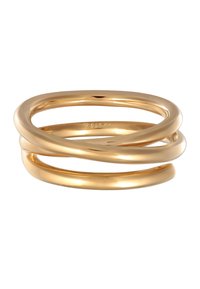 Guldtonet tredobbelt ring med en glat, poleret overflade. Har afrundede kanter og et graveret stempel, som antyder en sammensætning af sølvlegering.