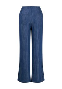 Pantaloni din denim cu croi larg, într-o nuanță de albastru închis, având o textură moale, talie elastică și două buzunare posterior cu cusături unghiulare.