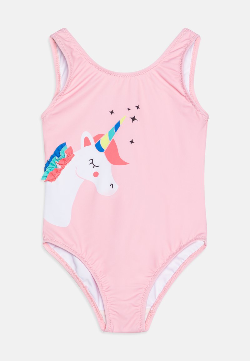 Maillot de bain licorne rose avec un graphisme de licorne blanche, une corne colorée et des accents froncés sur le côté. Fabriqué en matériau extensible.