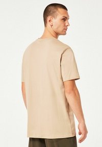 Oakley MARK TEE  - Camiseta estampada - humus