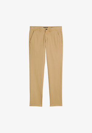 Beige katoenen chinos met een rechtlopend ontwerp, voorzien van zijzakken, een sluiting met een knoop aan de voorkant en een gladde textuur. Geen zichtbare patronen of accenten.