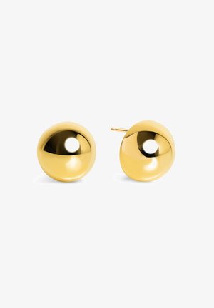 Pendientes de botón esféricos de oro con una superficie altamente pulida, que cuentan con un pasador para asegurar en la oreja, exhibiendo una textura suave y reflectante.