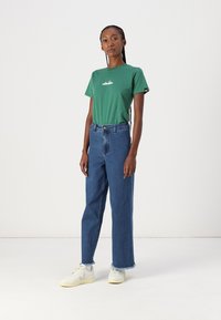 Billabong FREE FALL - Flared jeans - brew