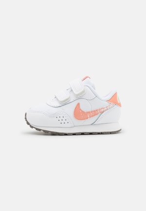 VALIANT SE - Sneakersy niskie - white/light madder root/cave stone/aura
