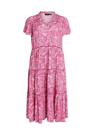 Vaaleanpunainen kerroksellinen mekko, jossa lyhyet liehuvat hihat, V-aukko ja monimutkainen paisley-kukkakuvio koko kankaassa.