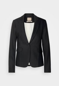 Blazer noir ajusté à un bouton unique avec revers crantés et poches à rabat, présenté sur un fond blanc.