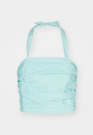 Un crop top bleu aqua en tissu lisse, avec une texture froncée et deux bretelles nouées pour un style ajustable.