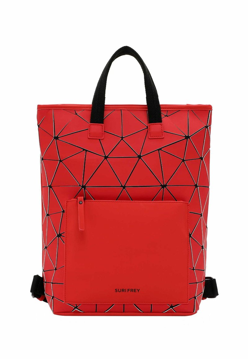 Rote geometrisch gemusterte Tragetasche aus synthetischem Material, mit schwarzen Trägern, einer Front-Reißverschlusstasche und kontrastierenden weißen Nähten.