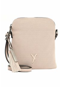 Jasnoróżowa torebka typu crossbody z perforacjami, z regulowanym paskiem, chwostem jako breloczkiem oraz małym, haftowanym szczegółem "Y" z przodu.