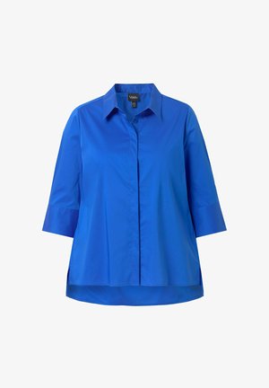 Camicia blu con colletto, maniche a tre quarti e spacco laterale. Realizzata in tessuto morbido, con una vestibilità regolare e di colore uniforme.
