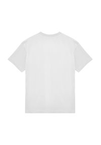 Bílý bavlněný tričko s kulatým výstřihem a krátkými rukávy. Jednoduchý design, hladká textury a žádné viditelné logo ani vzory.