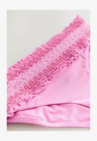 Niewybrane, pink contrast stitch