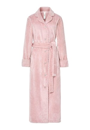 Ropa larga rosa hecha de un suave tejido texturizado. Cuenta con un cuello de chal, mangas largas, un lazo en la cintura y cierres de botón.