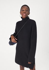 Calvin Klein Jeans CHUNKY LOOSE DRESS - Abito in maglia - black