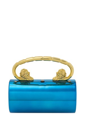 Blauwe metallic handtas met een ronde vorm en gouden leeuwenkopaccenten op een gebogen handvat, met een glanzende textuur en een veilige sluiting.