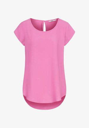 Rožinė trumpa rankovė viršūnė su apvaliu dekoltė, turi rakto skylutės detalę nugaros dalyje ir šiek tiek ilgesnį išlenktą apatinį kraštą. Lygus audinio paviršius.