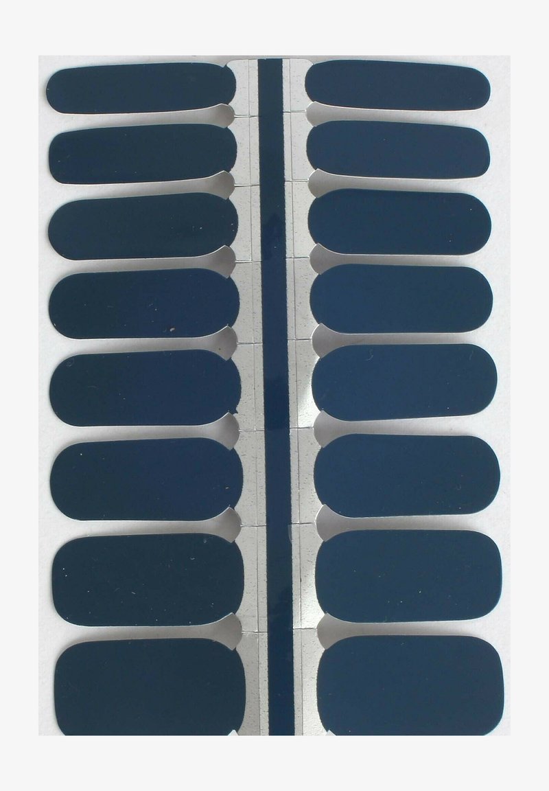 Ensemble de patchs adhésifs rectangulaires de couleur bleu foncé disposés en deux colonnes verticales, présentant des surfaces lisses et des bords arrondis.