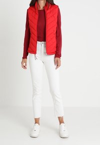 GAP Vesta - red