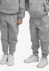 Nevybrané, dark grey