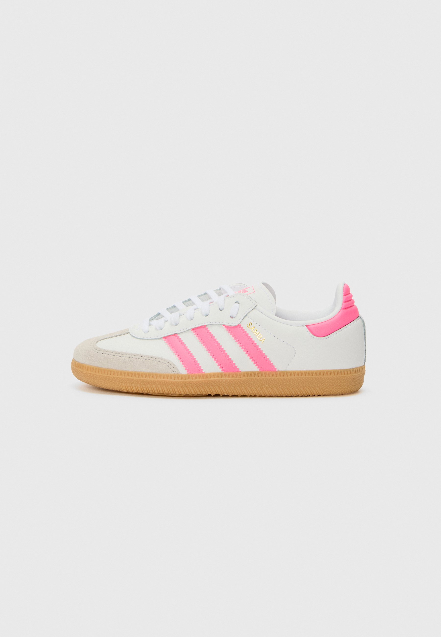 Low top sneakers