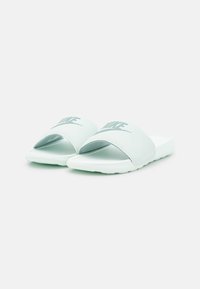 Nike Sportswear VICTORI ONE SLIDE - Mulas - barely green/dusty sage