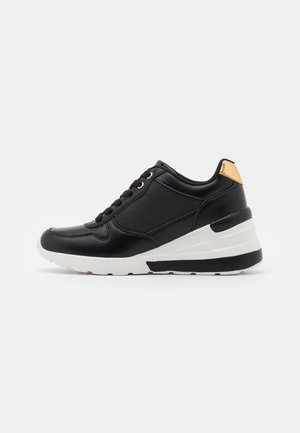 Sneakers - black