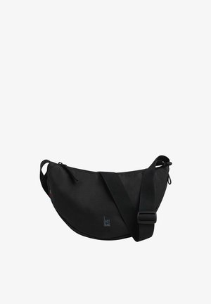 Sac bandoulière noir en forme courbée, fabriqué en tissu durable. Équipé d'une large sangle réglable et d'un logo subtil imprimé à l'avant.