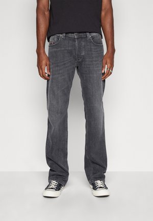 LARKEE - Jeans Straight Leg - 02