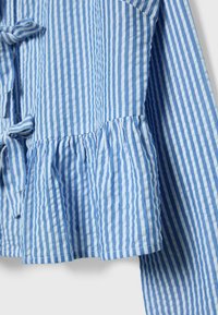 Stradivarius STRIPED WITH BOWS - Bluza - light blue